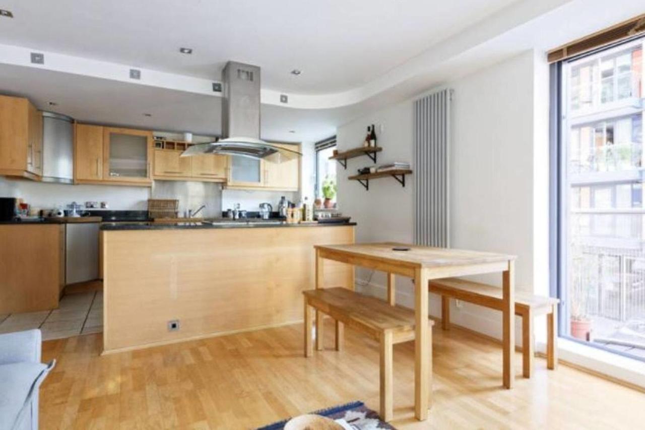 Peaceful Modern 2 Bedroom Flat With Water Views Londra Dış mekan fotoğraf