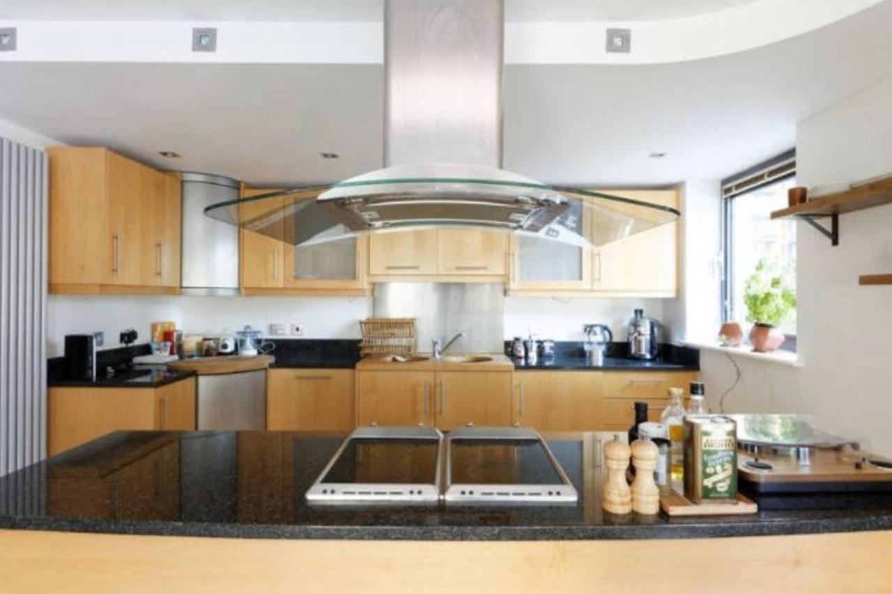 Peaceful Modern 2 Bedroom Flat With Water Views Londra Dış mekan fotoğraf