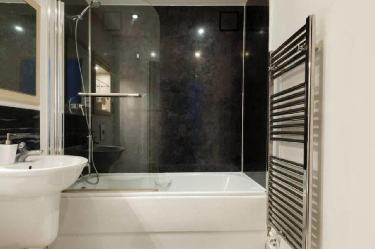 Peaceful Modern 2 Bedroom Flat With Water Views Londra Dış mekan fotoğraf