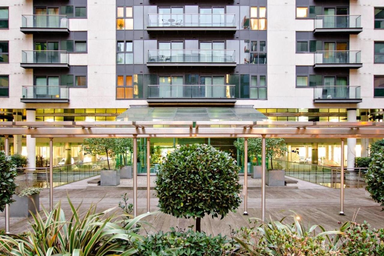 Peaceful Modern 2 Bedroom Flat With Water Views Londra Dış mekan fotoğraf