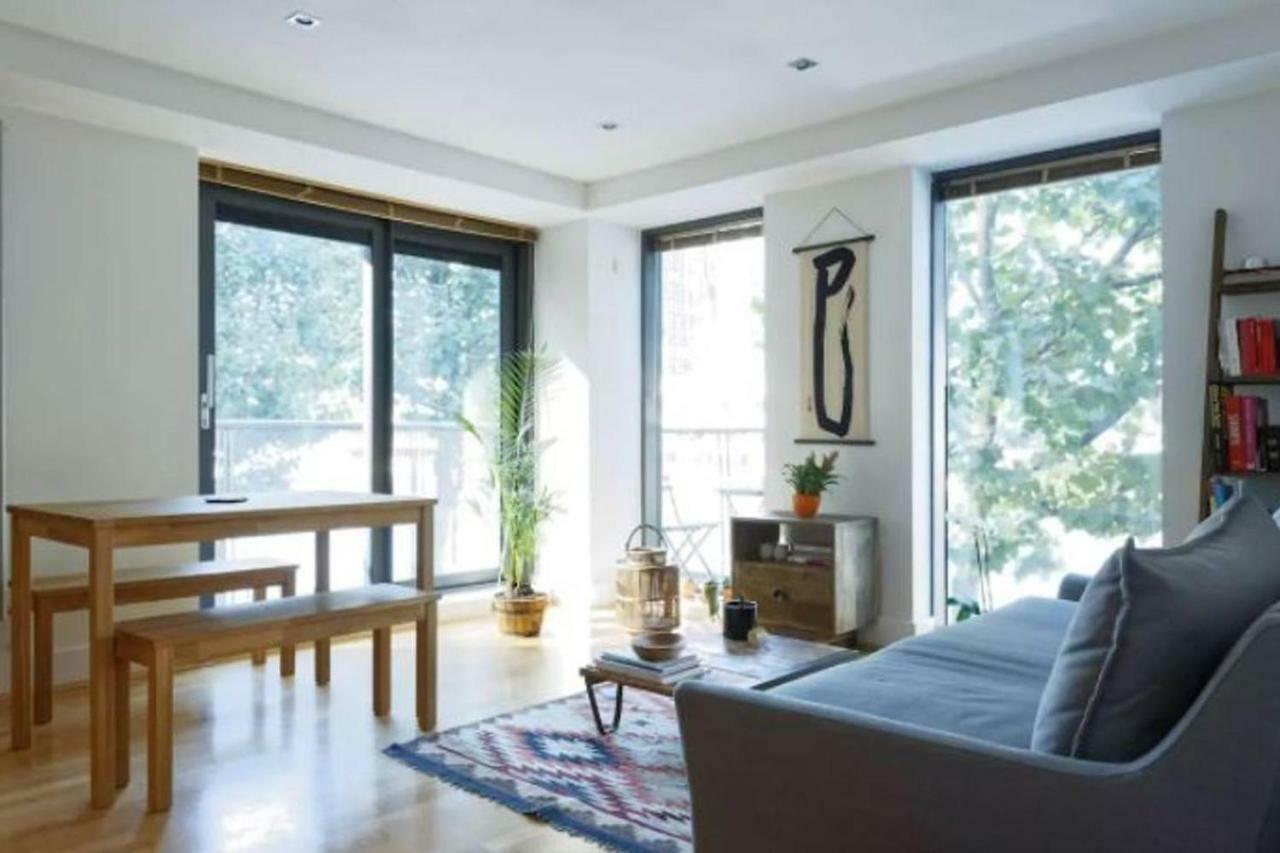 Peaceful Modern 2 Bedroom Flat With Water Views Londra Dış mekan fotoğraf