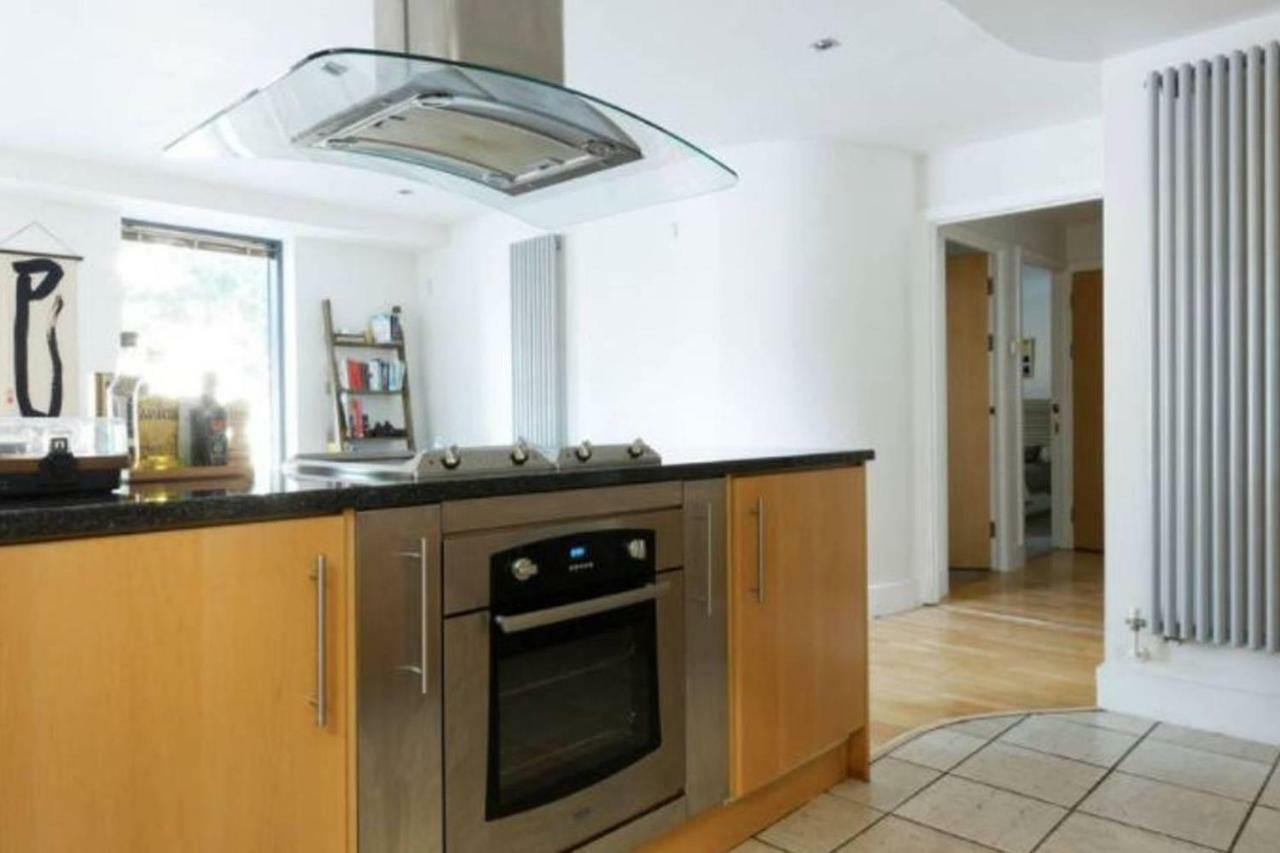 Peaceful Modern 2 Bedroom Flat With Water Views Londra Dış mekan fotoğraf